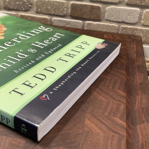 Like New Paperback Shepherding a Child’s Heart by Tedd Tripp - Picture 4 of 4